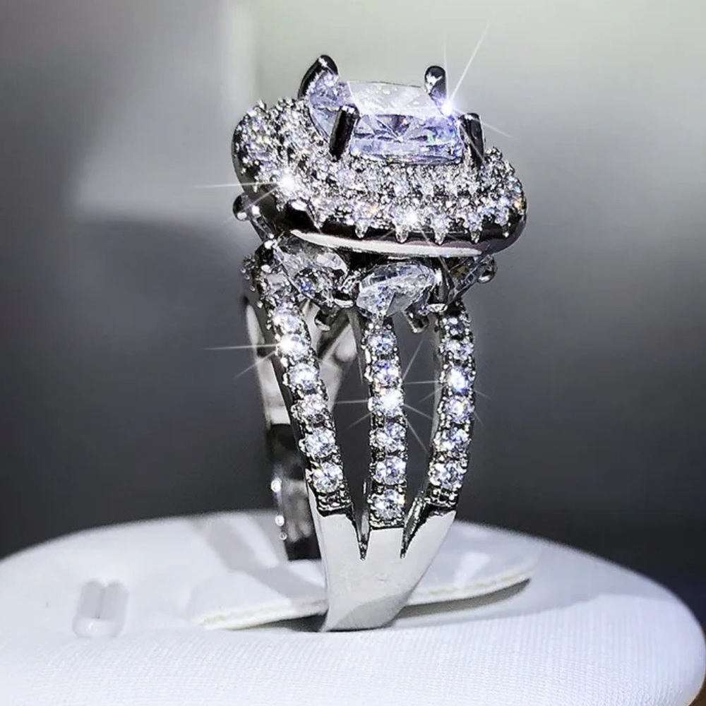 Sterling Silver Luxury Engagement Ring - Picture 4 of 4